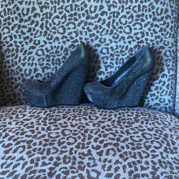 Dollhouse Iridescent Sparkly Wedge - Picture 2 of 4